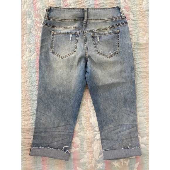 Light Wash VS Hipster Distressed Capri Jeans - Picture 5 of 8